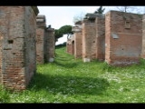 04050 ostia - regio i - insula vii - via dei misuratori del grano - blick ecke via della fortuna ri westen.jpg